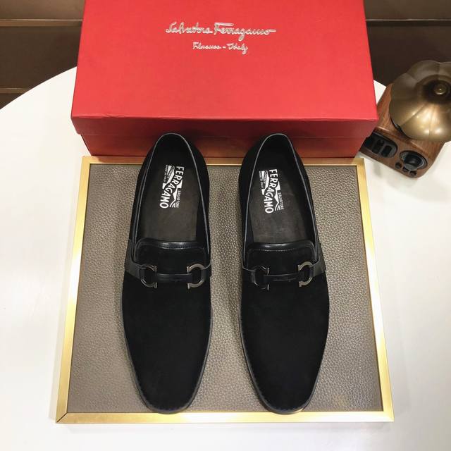 工厂 Ferragamo 菲拉格幕 高端牛里 新款 Ferragamo* 顶级版本 菲拉格幕经典正装皮鞋！选用进口原版牛皮，内里头层舒适牛皮内里！原版耐磨橡胶大